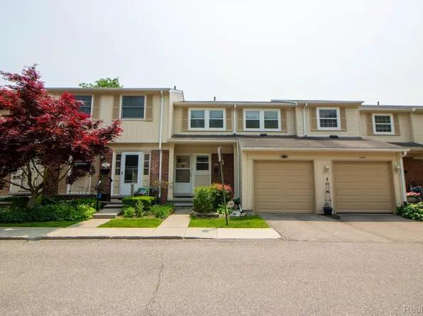 1466 Brentwood Dr, Troy, MI 48098