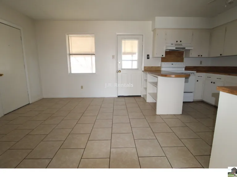 803 Michelle Dr — Photo 4