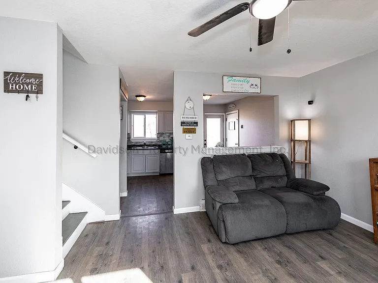 332 Longfellow Dr — Photo 3