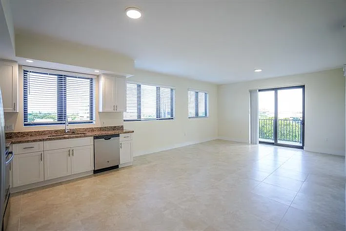 1091 Galiano St #502 — Photo 6