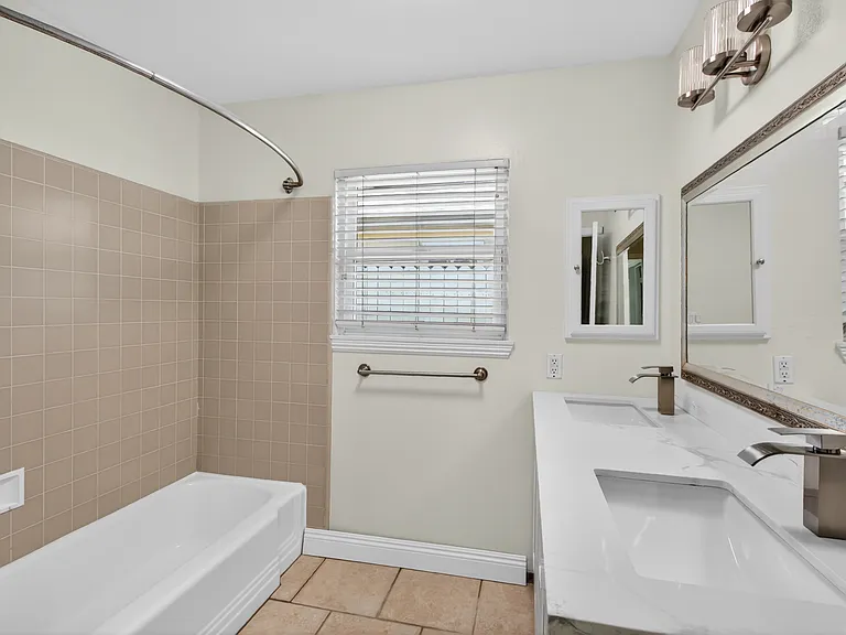 2940 Charles Ave — Photo 29