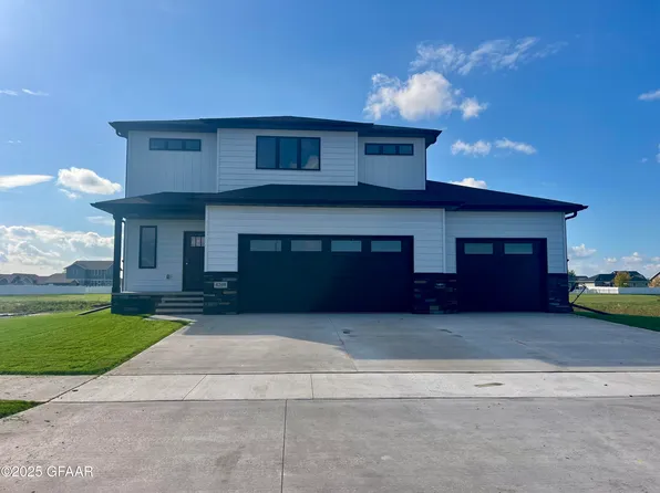 4208 S 30th St, Grand Forks, ND 58201