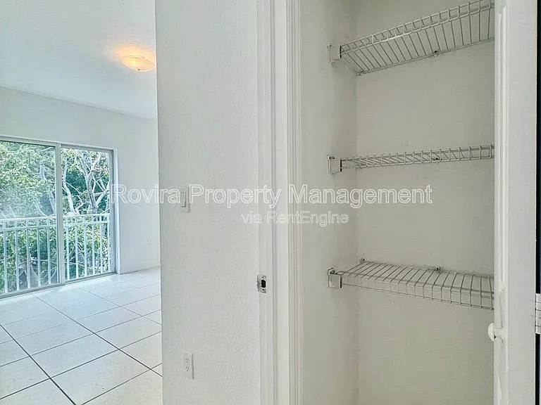 498 SW 6th St #303 — Photo 8
