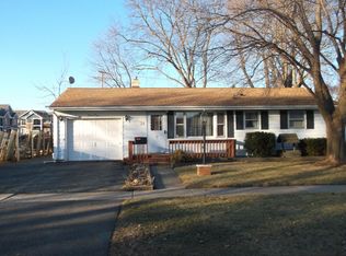 34 Pearl St, Cary, IL 60013