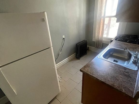 4th image of 33-35 Shephard Ave #12