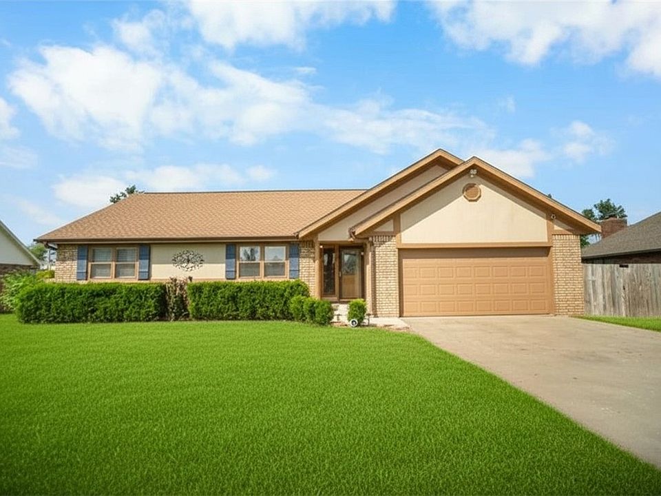 1st image of 836 S Chateau Dr