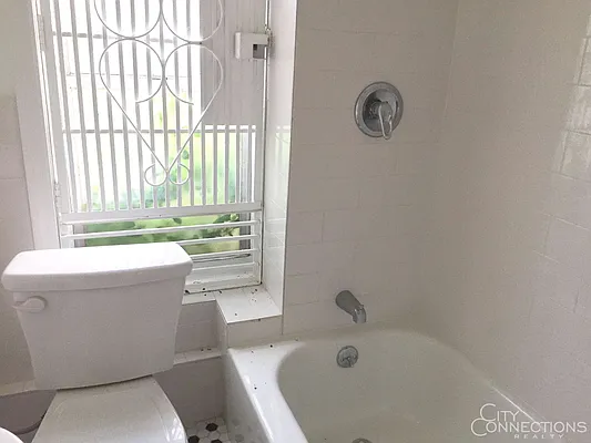 Rented by City Connections Realty | media 32