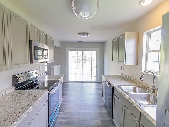 3rd image of 5078 Revere Ct