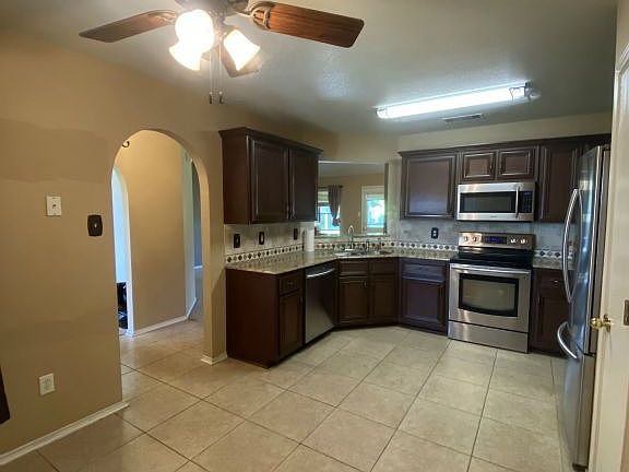 4th image of 2910 Maria Dr
