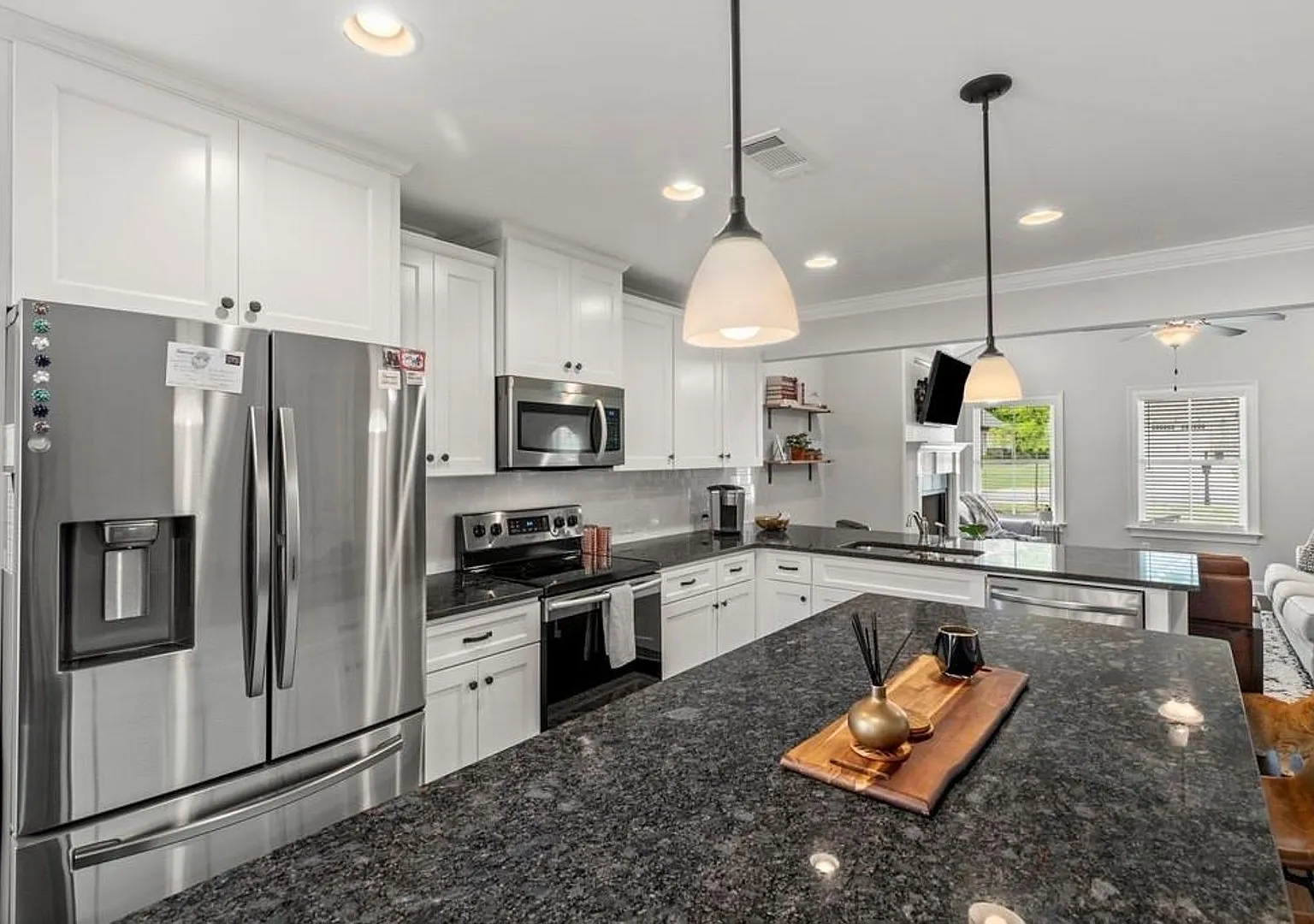 Beautiful Home in The Estates Neighborhood! — Photo 3