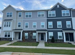 328 Leland Crest Dr, Apex, NC 27539
