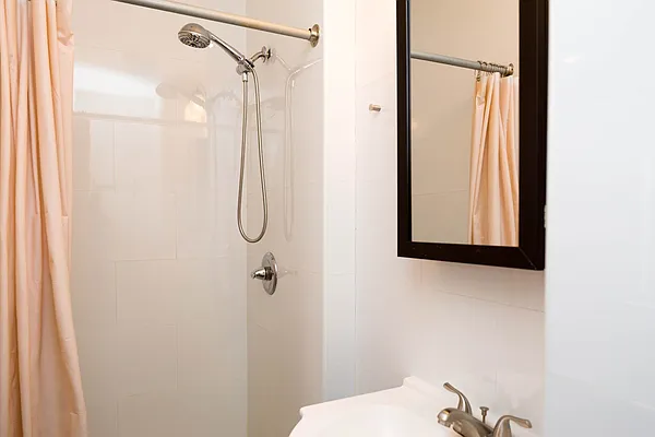 Rented by Nooklyn NYC LLC | media 11