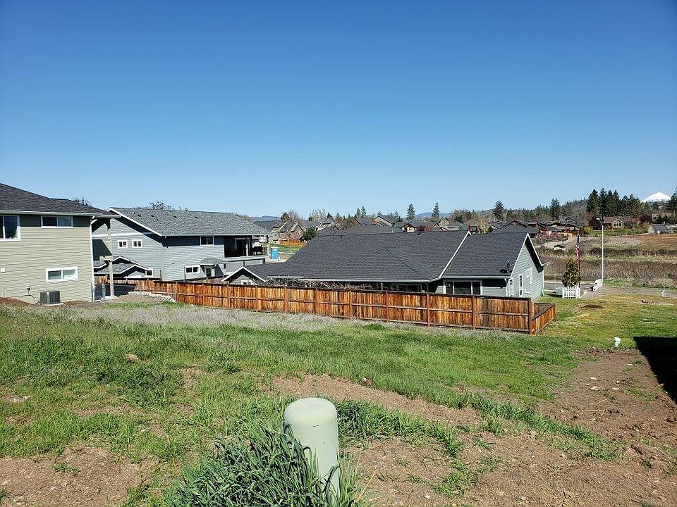 1st image of 135 Hidden Valley Dr