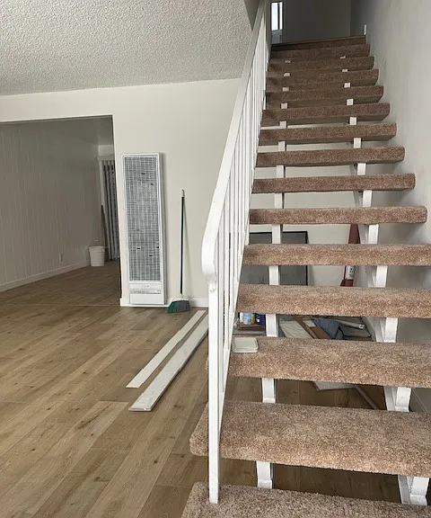1147 Irving Ave #A — Photo 2