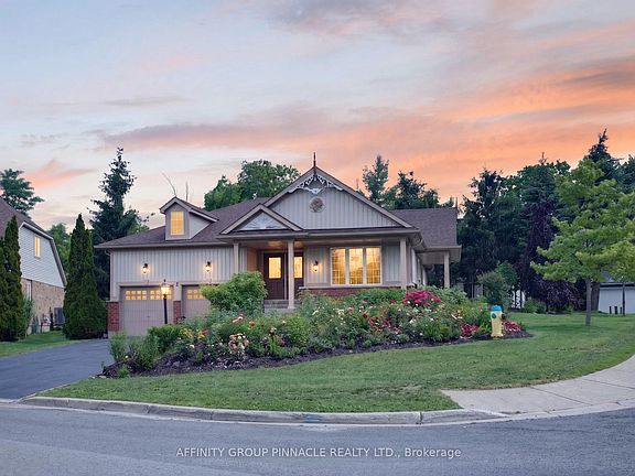 2nd image of 2 Fallingbrook Cres
