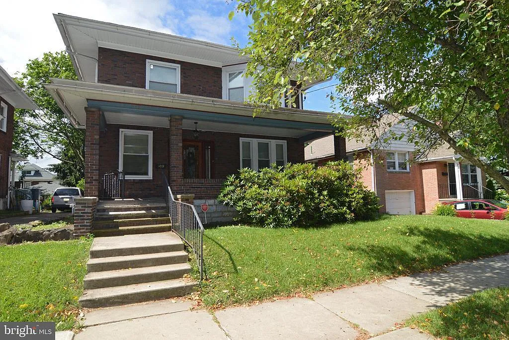 310 Summit St photo 1
