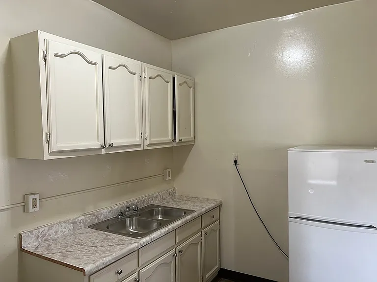 450 1/2 S Kenmore Ave #405 — Photo 5