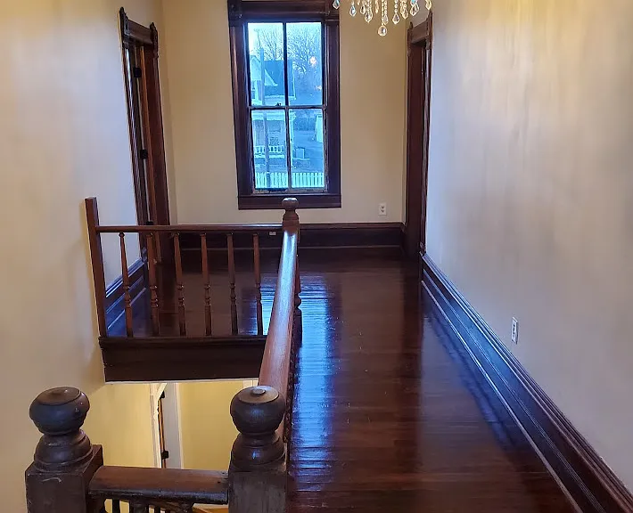 406 E Unaka Ave — Photo 2