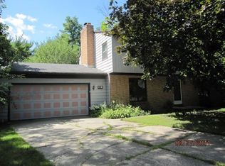 2201 Embro Dr SE, Kentwood, MI 49508