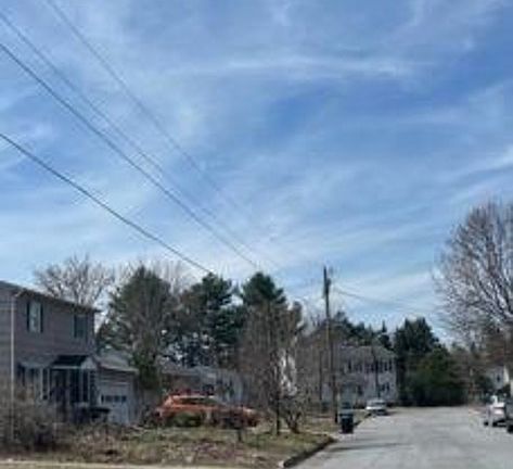 Exterior Neighborhood (street photo)