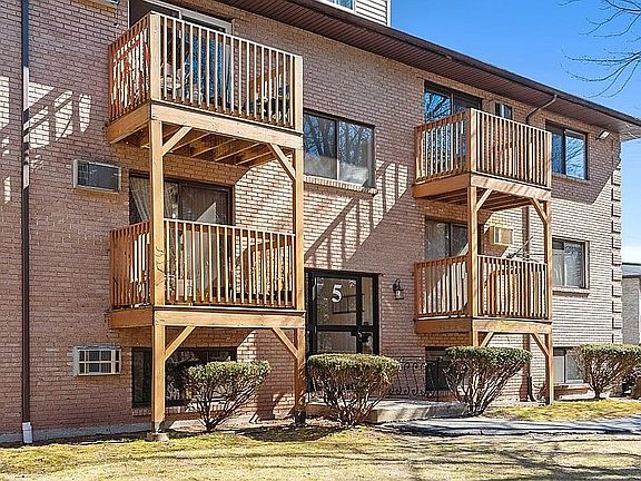 2nd image of 5 Lancelot Ct APT 27