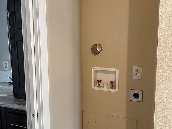 4th image of 2118 N Florida Ave #23