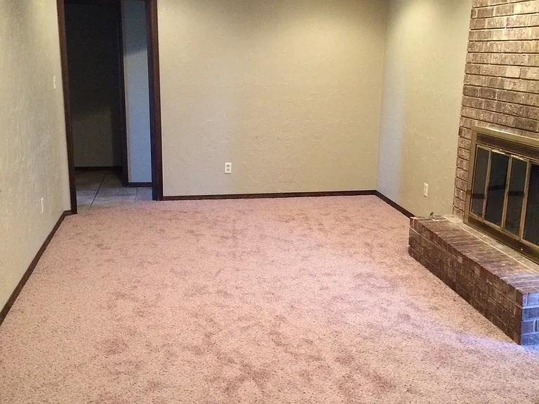 343 Woodcrest Dr — Photo 4