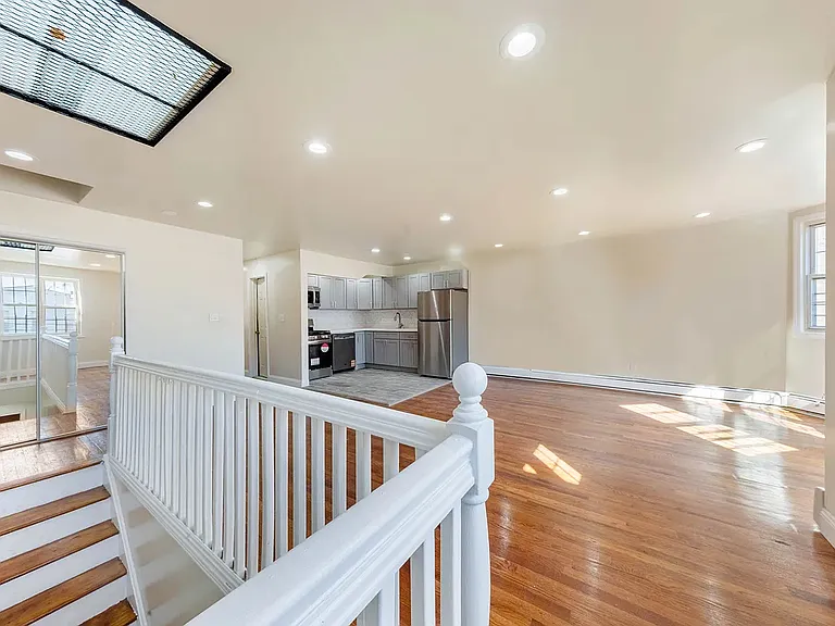 16 Roosevelt Pl #3 — Photo 4