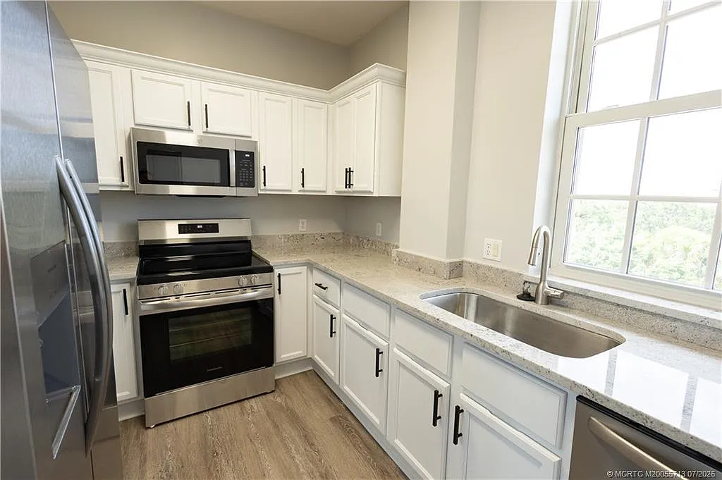 2 bed, 841 sqft, $2,300 — Photo 4