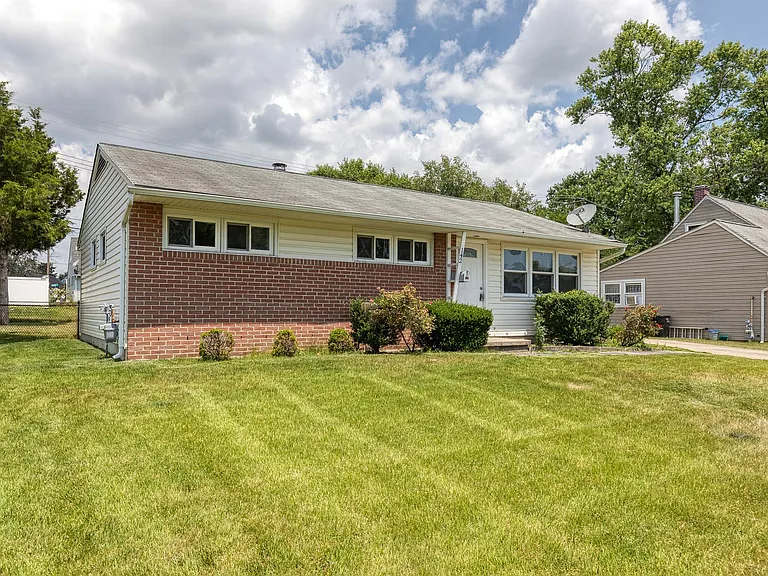 142 Alview Ter — Photo 3