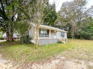 106 E Maple Ave, Geneva, AL 36340