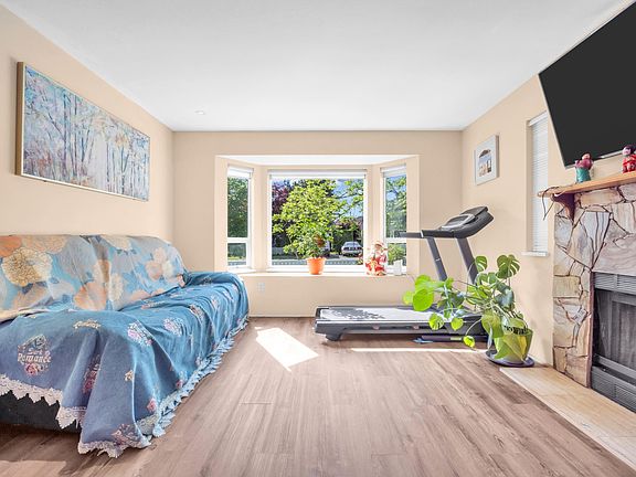 5th image of 20377 Kent St