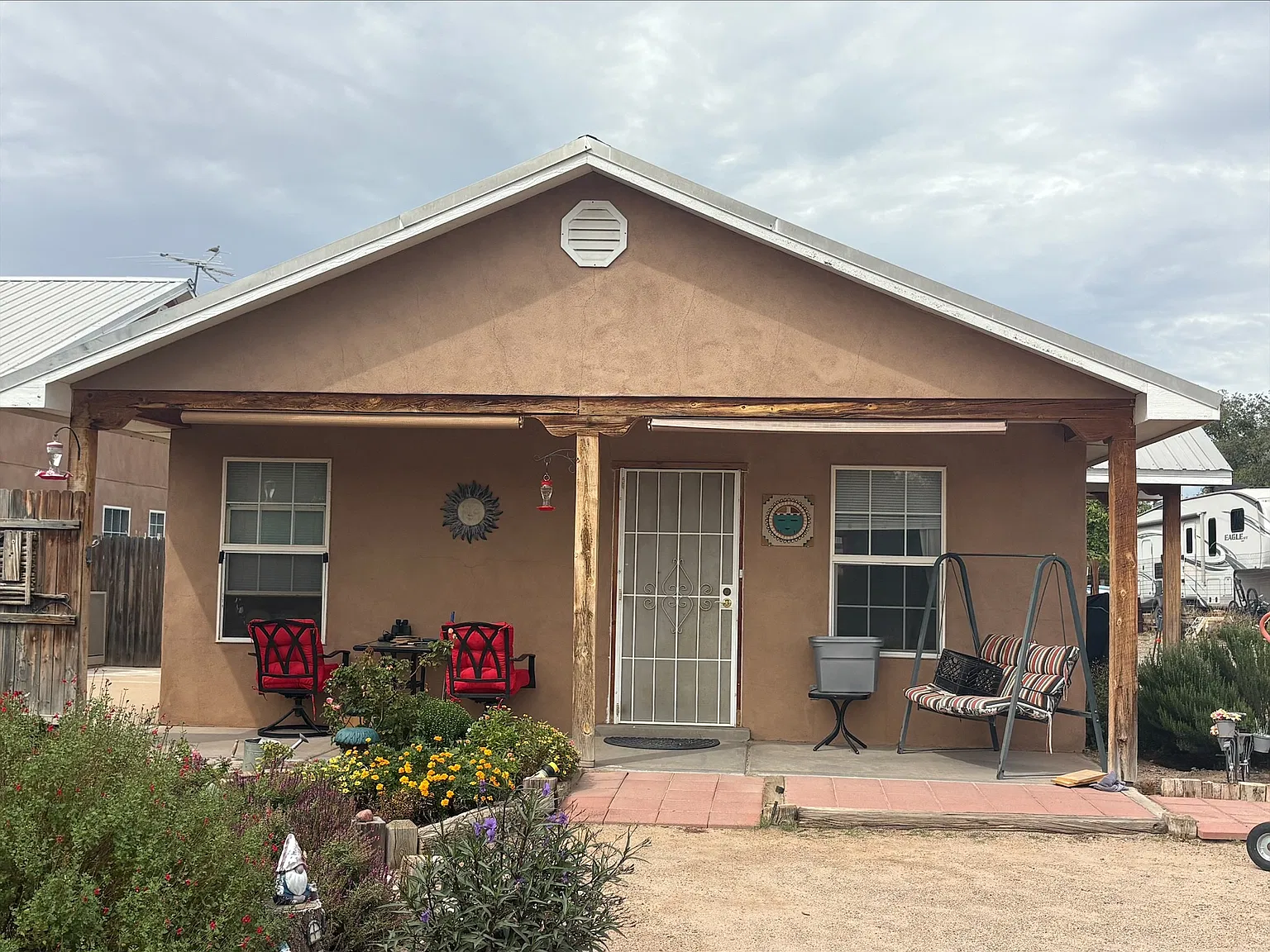 1 bed, 700 sqft, $1,100 — Photo 1