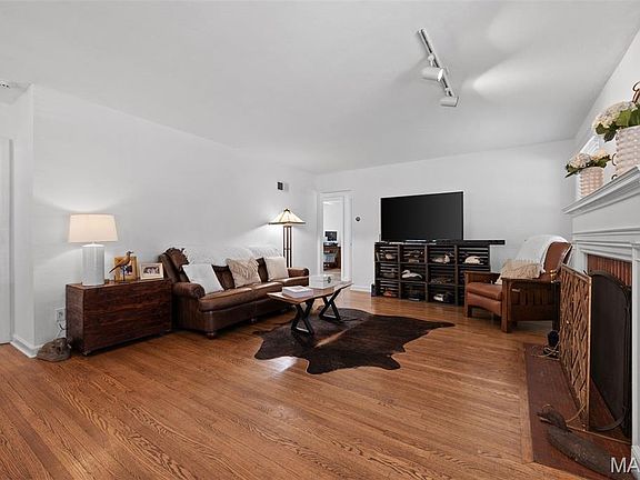 4th image of 424 Greenleaf Dr