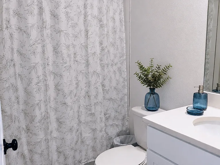 8 Unique Ct #B — Photo 54