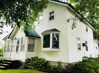 514 6th St, Jesup, IA 50648