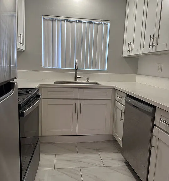 326 S Serrano Ave #4 — Photo 7