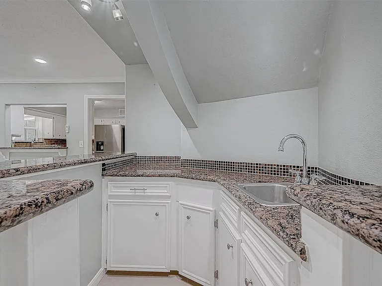 8110 Bent Oak Ln — Photo 10