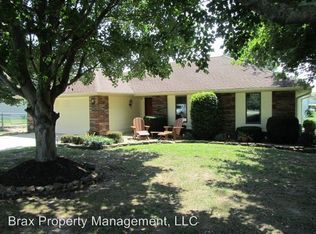 1130 W Tracker Rd, Nixa, MO 65714