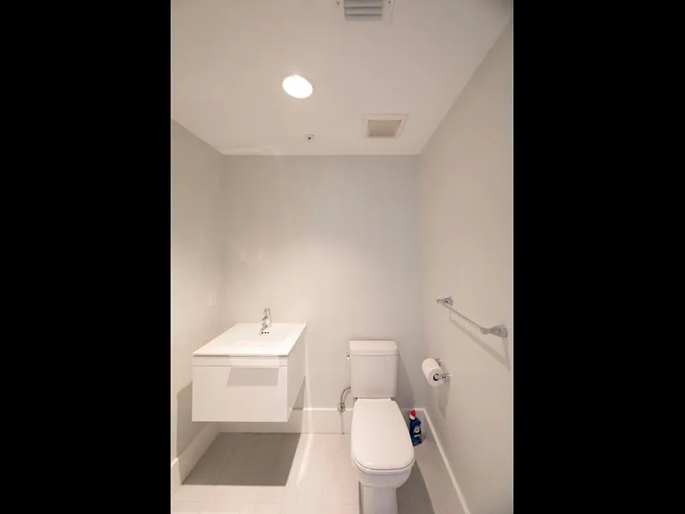 17111 Biscayne Blvd #702 — Photo 25
