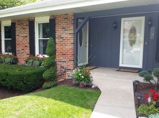 2137 Yvonne St, Waukesha, WI 53188