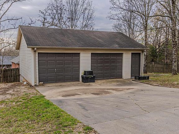 4th image of 4000 McDaniel Rd