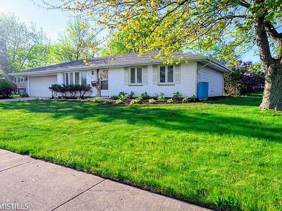 2nd image of 828 Santuit Ct