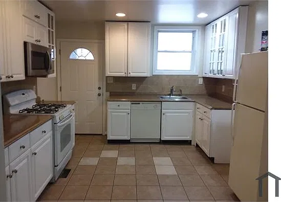 2 bed, $1,900 — Photo 1
