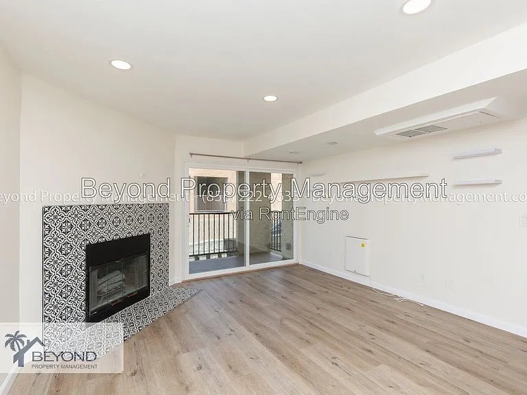 4452 Mentone St #206 — Photo 6