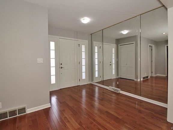 2nd image of 25 Hunt Club Cir