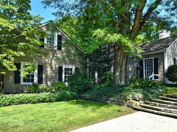 5876 Som Center Rd, Solon, OH 44139