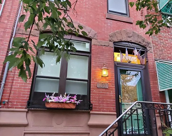 1033 Jackson St — Photo 1