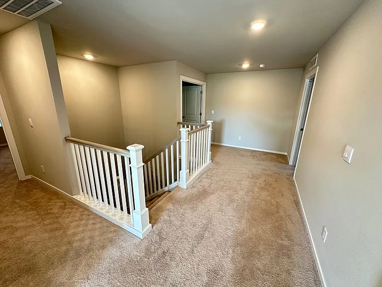 2406 Hyde Ct NE — Photo 34