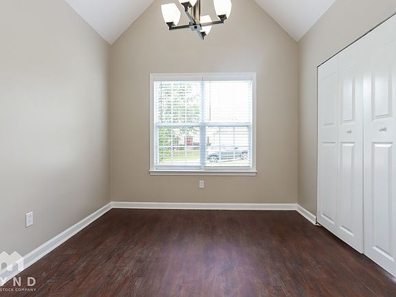 4th image of 2060 Club Bay Dr